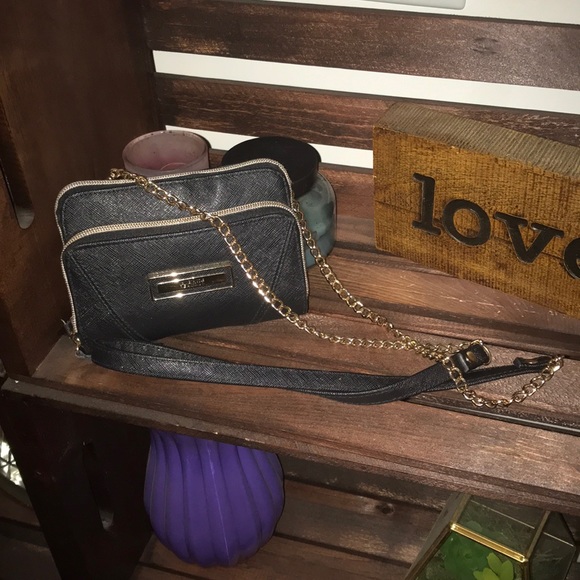 🔥 Kenneth Cole Reaction small bag. - Picture 2 of 8